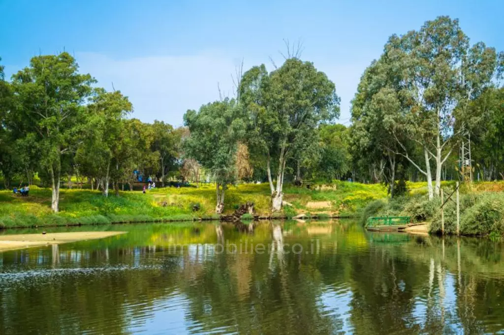 דירה מדהימה בצפון תל אביב, בניין חדש ומפואר, נוף פתוח, חניה, מעלית, מרתף