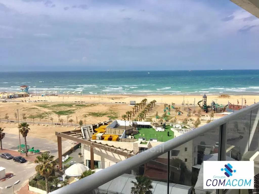 2 חדרים עם מרפסת, קומה גבוהה עם נוף לים, מרוהט במלואו