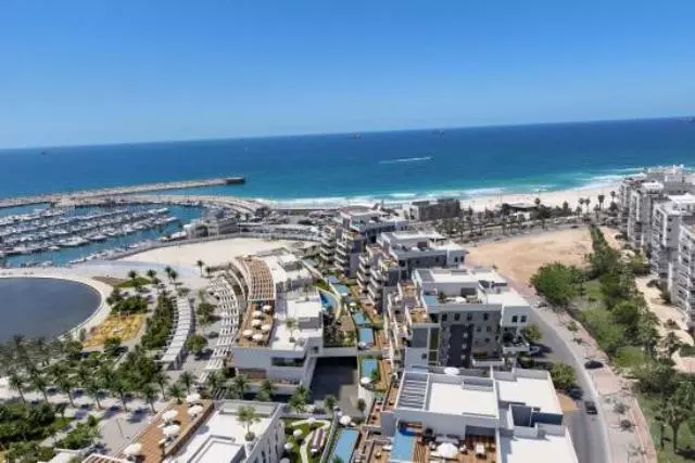 עם מרפסת,מסודרת,מיקום מצויין,בבניין יוקרה,בבניין חדש,דירת יוקרה,מפוארת,חדשה,קרוב לים,פרוייקט איכותי,מרווחת,עם נוף לים