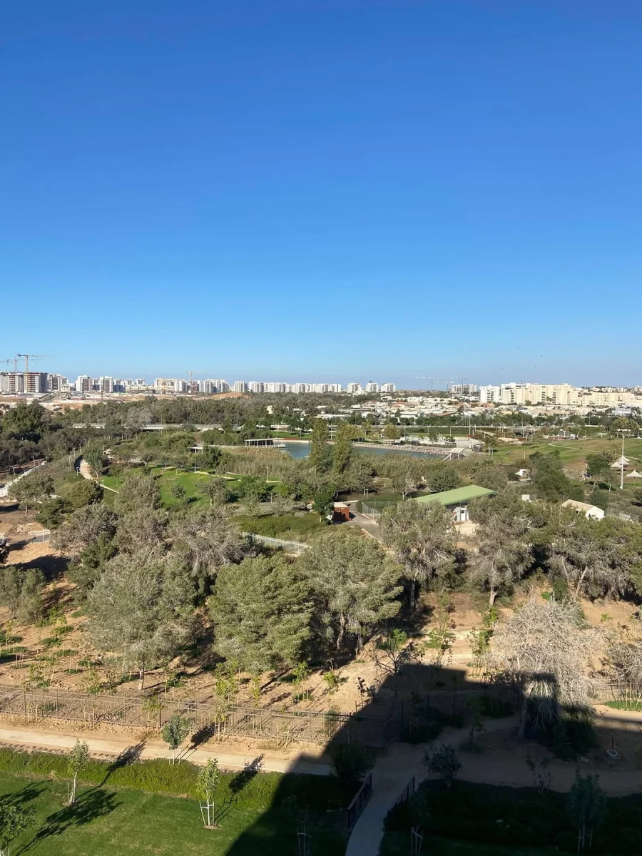 אסור לפספס! דירה נעימה עם מרפסת, מיקום טוב, שקט, מרווחת בבניין יפה