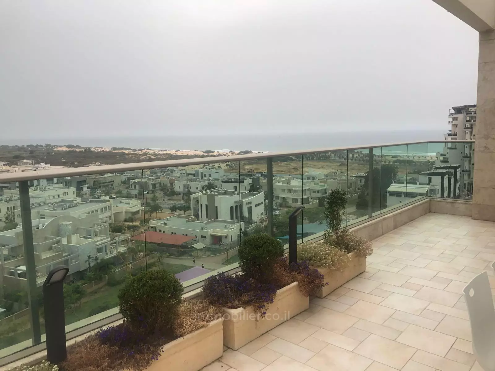 com terraço,Lindo apartamento,Boa localização,em um belo imóvel,Perto do mar,espaçoso,Vista para o mar