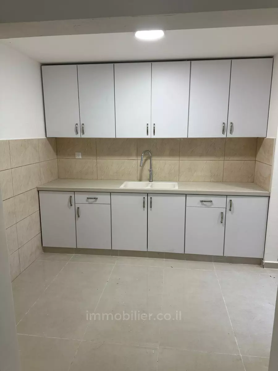 השקעה אידיאלית! דירת 4.5 חדרים משופצת לחלוטין למכירה, גימל, אשדוד