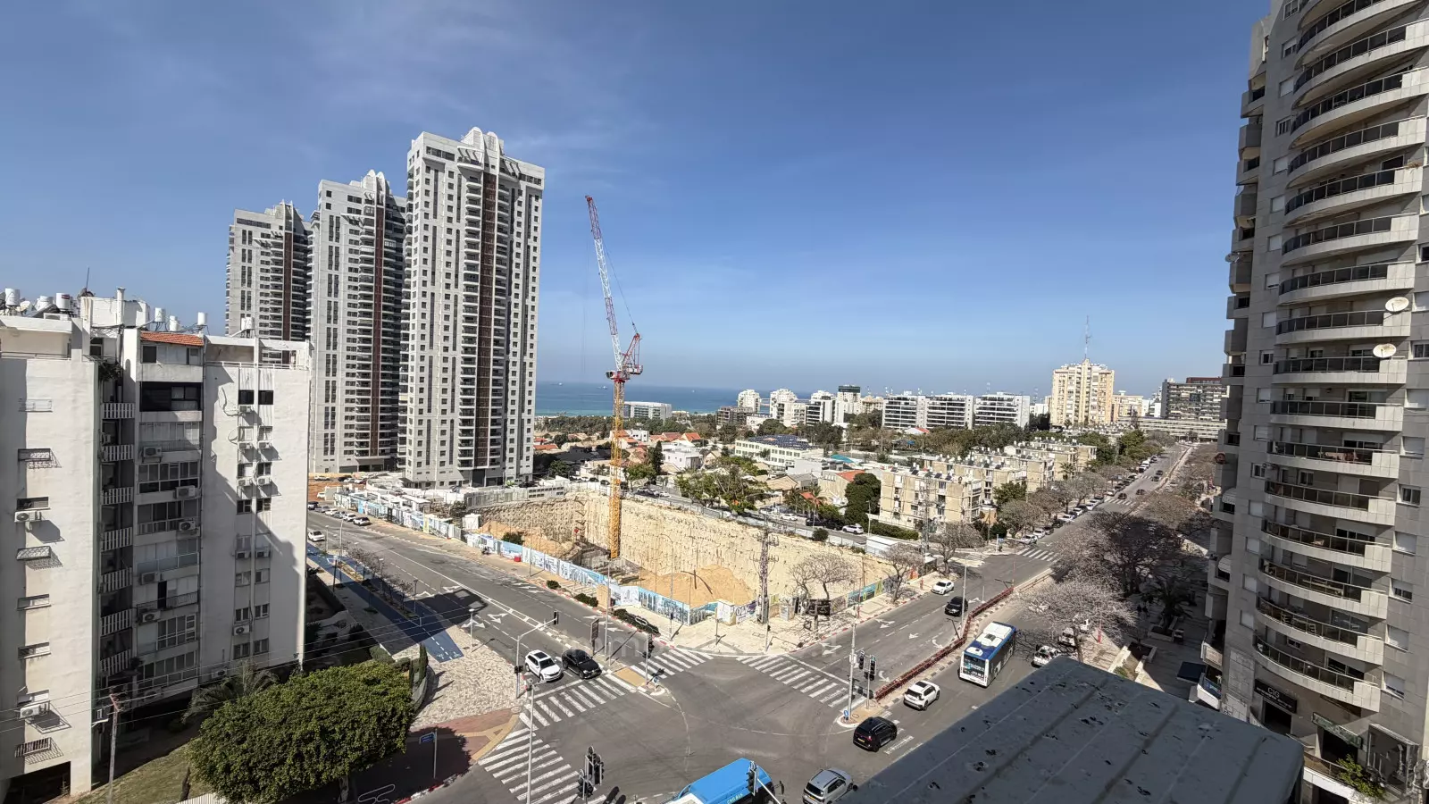 אסור לפספס! 4 חדרים להשכרה, נוף לים, דלת, אשדוד