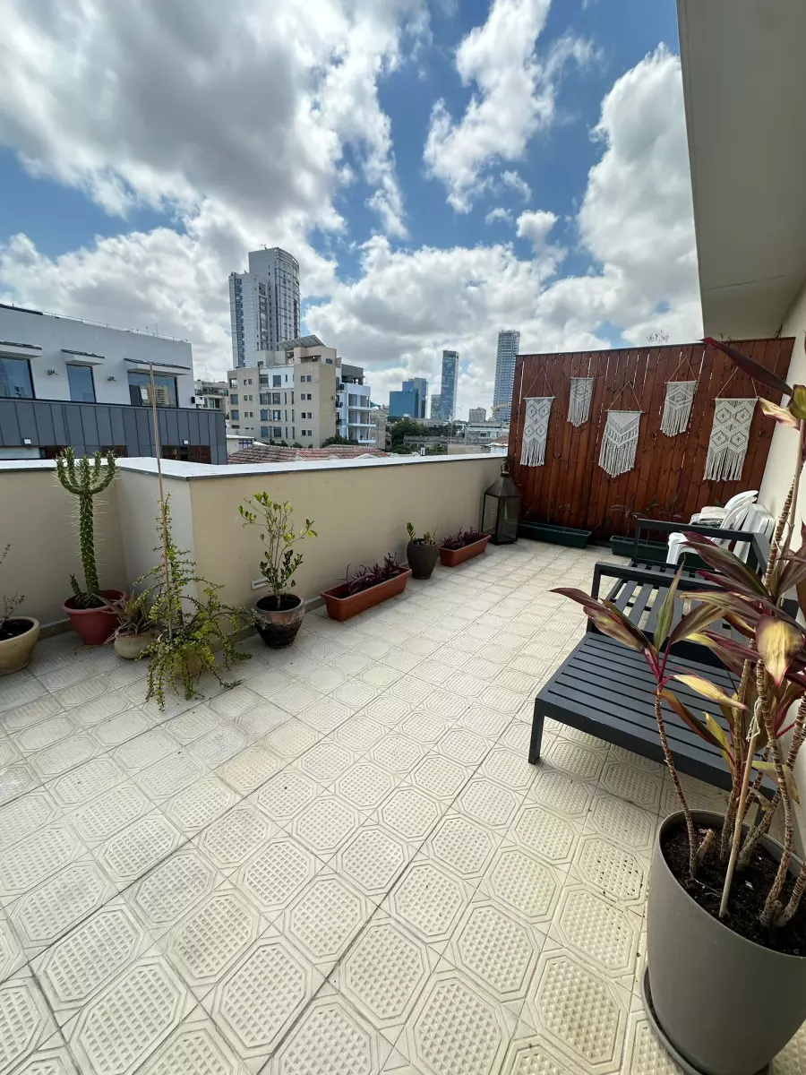 Avec terrasse,Bel appartement,Bien agencé,Bon emplacement,Dans un bel immeuble,Magnifique,Mini penthouse,Vue sur la mer