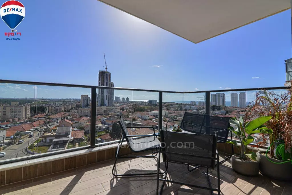 Superbe appartement de 4 pièces comme neuf en bord de mer de Hadera, à Givat Olga !