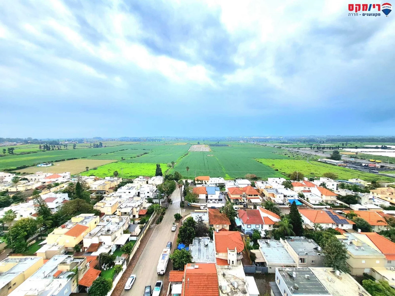דירת 3 חדרים מוארת עם מרפסת סוכה. בלעדיות חדשה דירה יפה וחדישה בשכונת שמשון השקטה והדתית בחדרה!