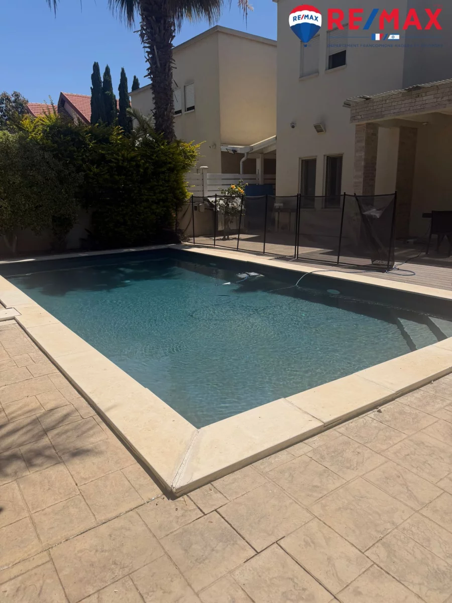 Maison de rêve meublée avec piscine à louer immédiatement !