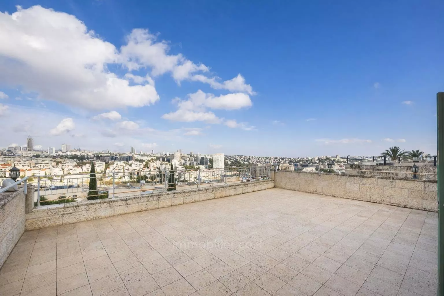 פנטהאוז מרהיב עם מרפסת ענקית + יחידות עצמאיות!