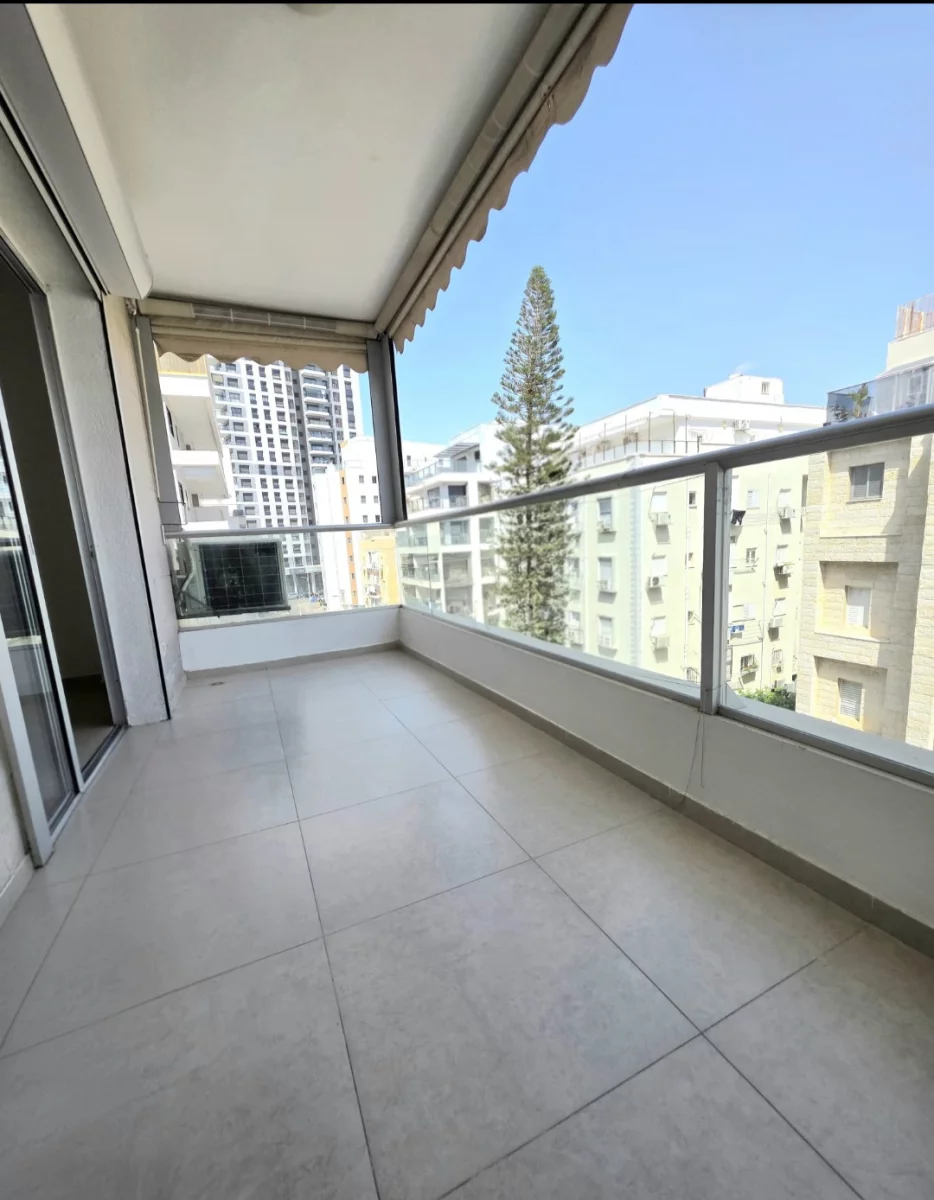 BAT YAM TRES BEL APPARTEMENT NEUF 2EME LIGNE DE MER