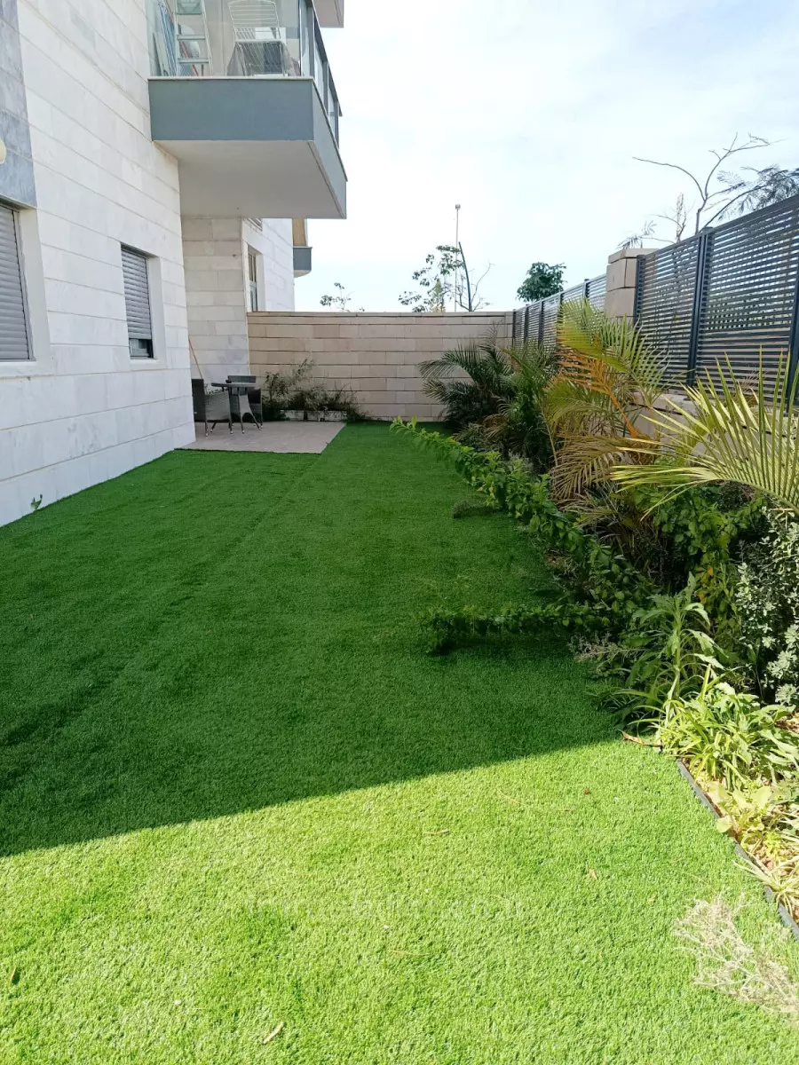 קרקע עם גינה שלא נמכרה מעולם