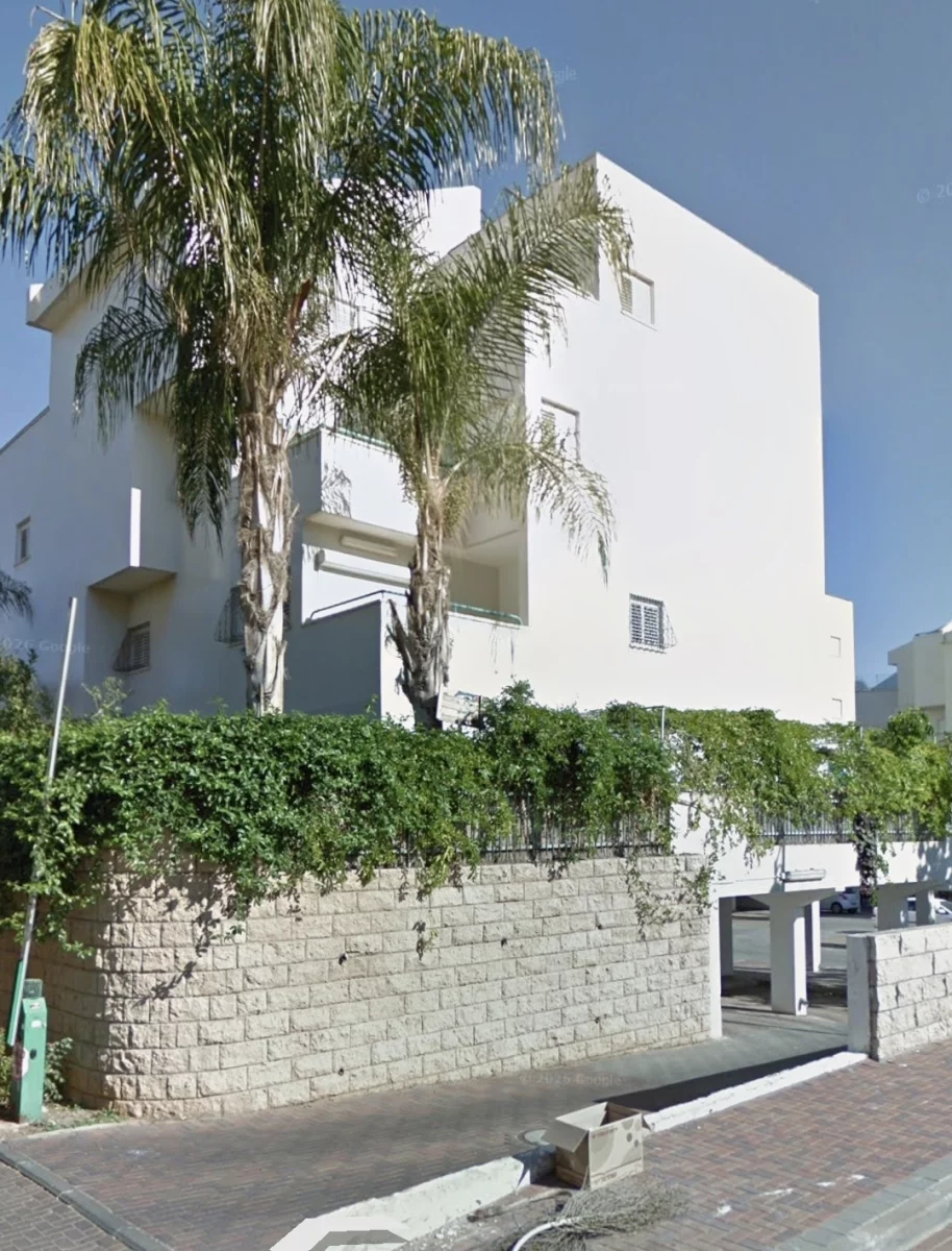 נדיר להשכרה