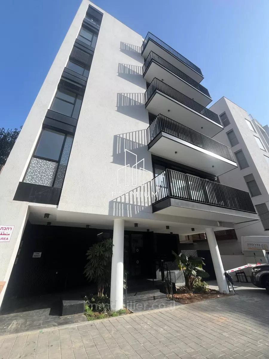 APARTAMENTO NOVO DE 4 QUARTOS COM TERRAÇO – PERTO DO CENTRO DIZENGOFF