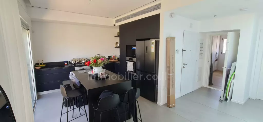Penthouse espectacular en edificio nuevo (2021) – A dos pasos del Shuk HaCarmel y Nahalat Binyamin
