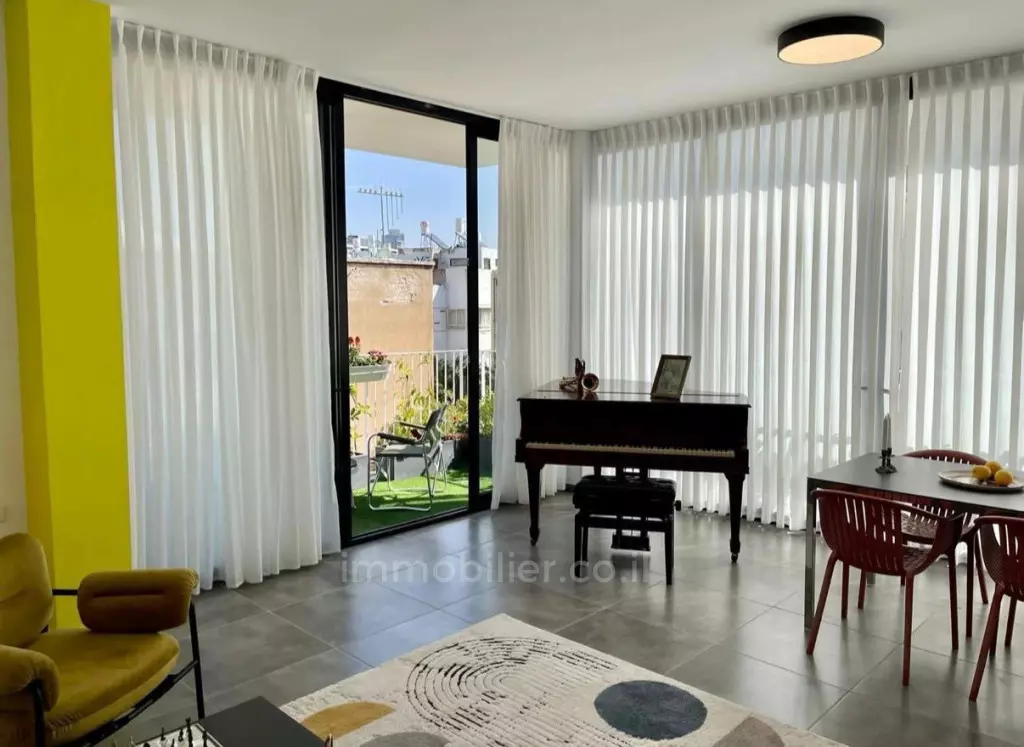 דירה למכירה – תל אביב (רחוב קטן בין שדרות חן לדיזנגוף)