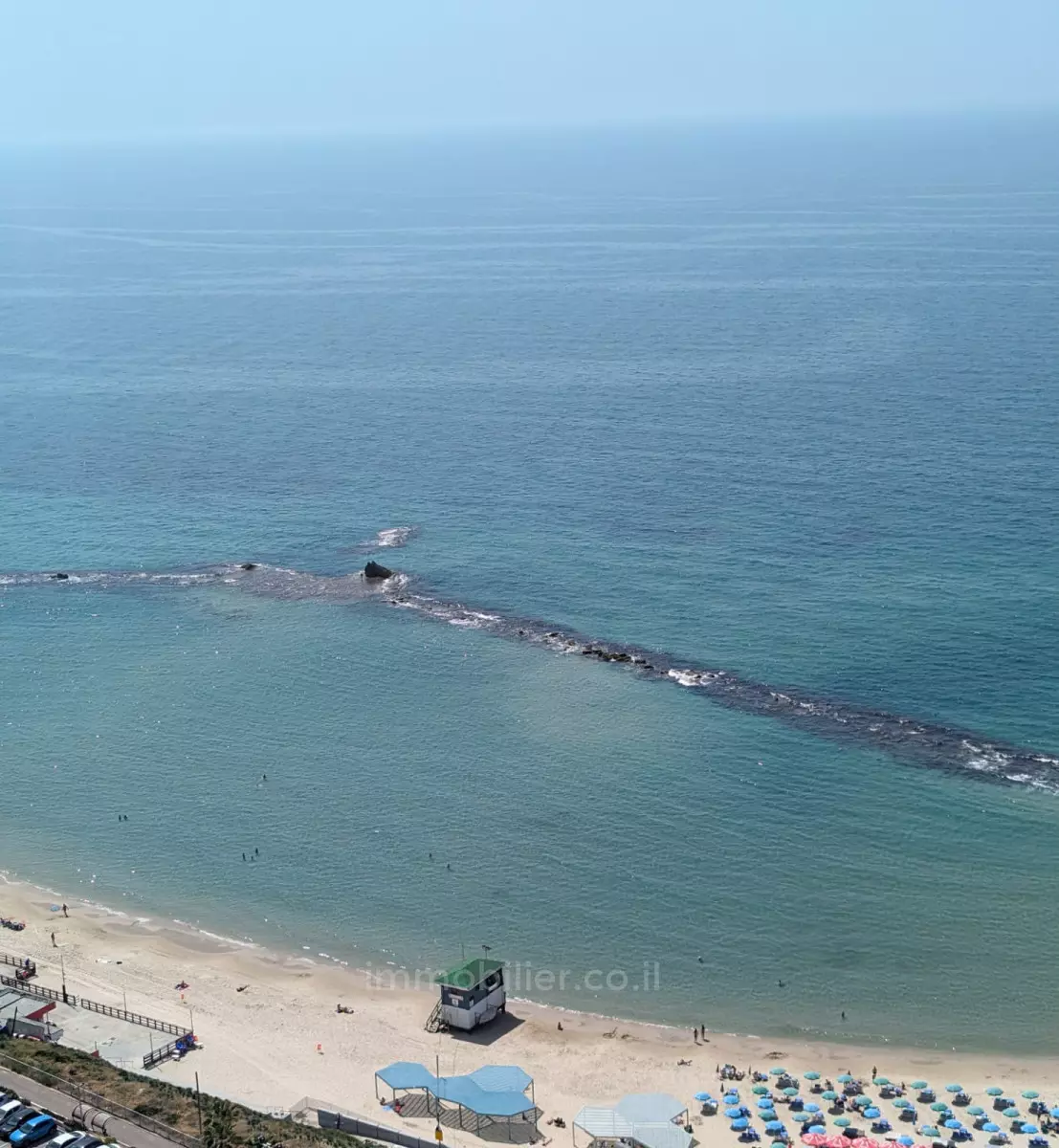 ¡No se lo puede perder!,Balcón con vista al mar,Departamento bonito,Buena ubicación,Buena oportunidad,Buena orientación,luminoso,En una calle tranquila,en un hermoso edificio,en un edificio nuevo,Piso alto con vista,Grande,Estándares altos,Techos altos,excelente estado,Lujoso,nuevo,Cerca del mar,Renovado,Vista al mar