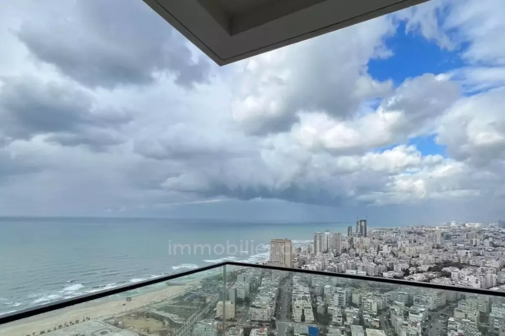 BAT YAM – ITZHAK SADEH
MINI-PENTHOUSE DE LUXO COM VISTA PANORÂMICA DO MAR