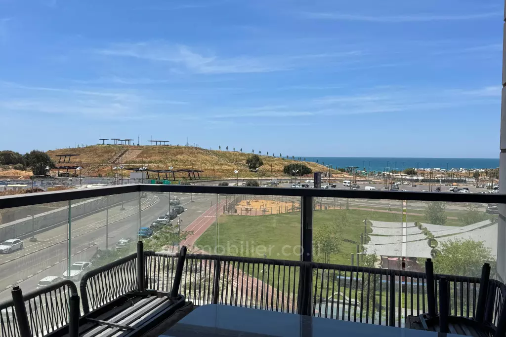 Apartamento de 3 assoalhadas na rua Ehud Manor em Bat Yam - 76m² + 16m² vista desafogada