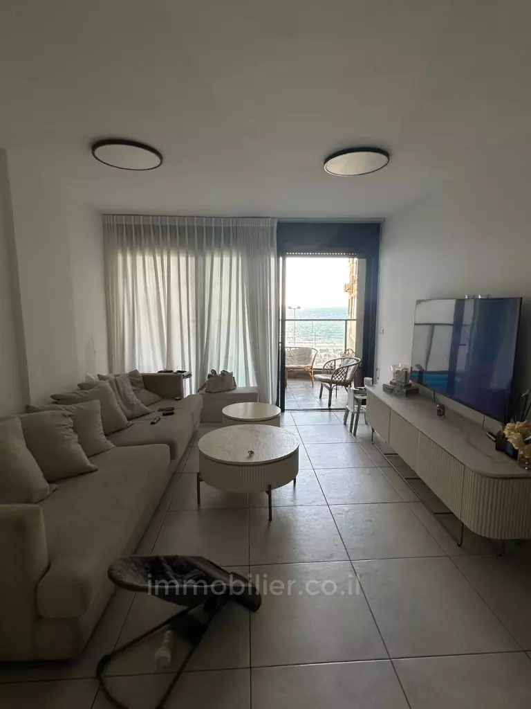 En venta – Magnífico apartamento de 4 habitaciones en segunda línea de mar, con vista al mar