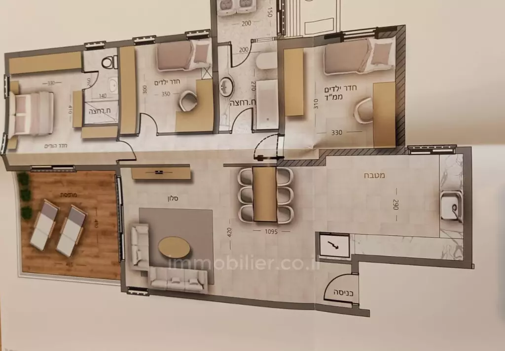 דירת 4 חדרים מרווחת עם מרפסת – במיקום מצוין ליד כיכר העצמאות והים