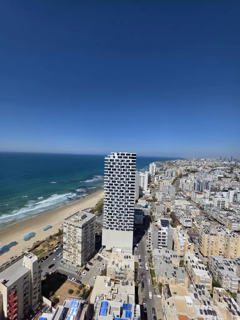 En venta – Apartamento nuevo con vista al mar en el piso 28, segunda línea de mar