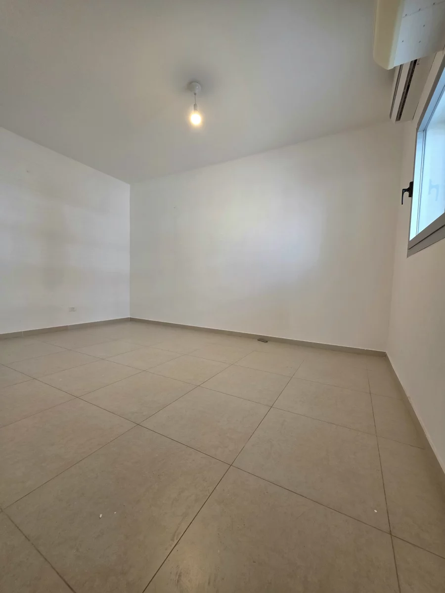 Appartement 4 pièces à vendre en deuxième ligne de mer à Bat Yam – Quartier Ha’Atsmaout
