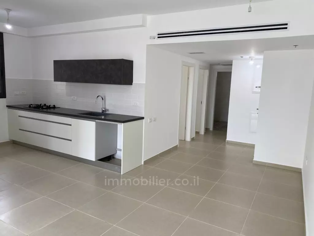 Appartement 3 pièces et demi, deuxième ligne de mer, Bat Yam
