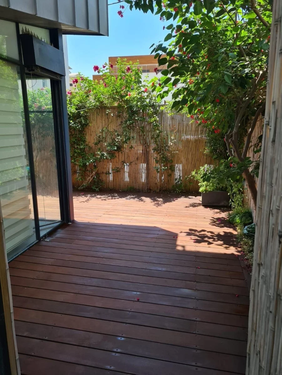Apartamento de 4 cômodos com jardim em Neve Tzedek